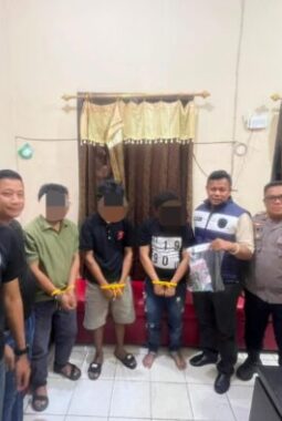 Digerebek Polisi, Tiga Pria Diamankan Bersama Sabu di Kos Belakang SDN 3 Bukit Kemuning Lampung Utara 
