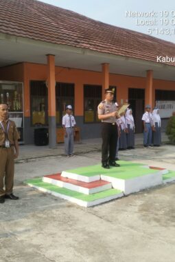 Kapolsek IPDA Supriyana Jadi Pembina Upacara di SMAN 1 Bandar Negeri Suoh, Sampaikan Pesan Cegah Kenakalan Remaja
