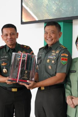 Danrem 043/Gatam Hadiri Sertijab Asintel Kasdam XXI/Radin Inten, Pangdam Tekankan Integritas dan Profesionalisme