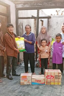 Solidaritas Tanpa Henti, Pujakesuma Lampung Barat Salurkan Donasi untuk Korban Kebakaran